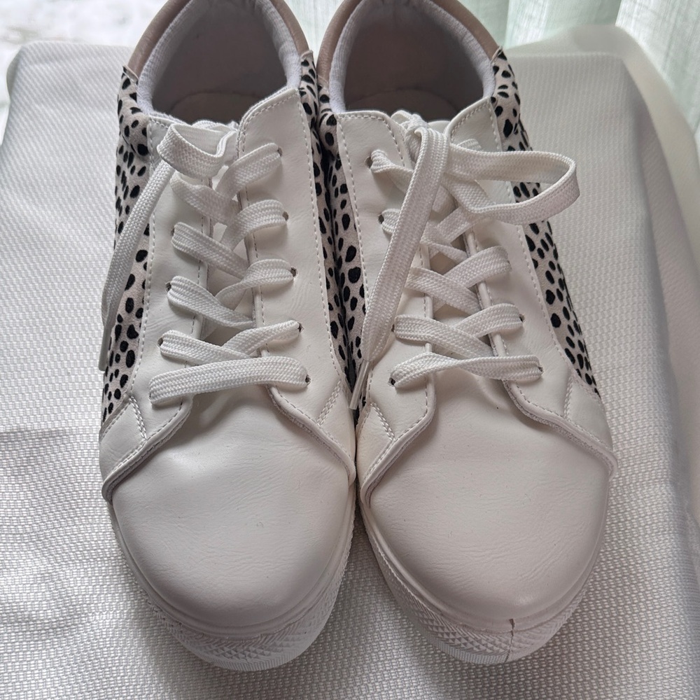 Qupid Womens White Cheetah Print Lace Up‎ Low Top Fashion Sneakers Size 9